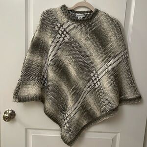 LIZ Claiborne Plaid Gray and Cream Poncho, SZ M